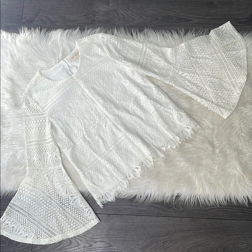 LUNA MOON off White Lace Bell Sleeve Top size medium